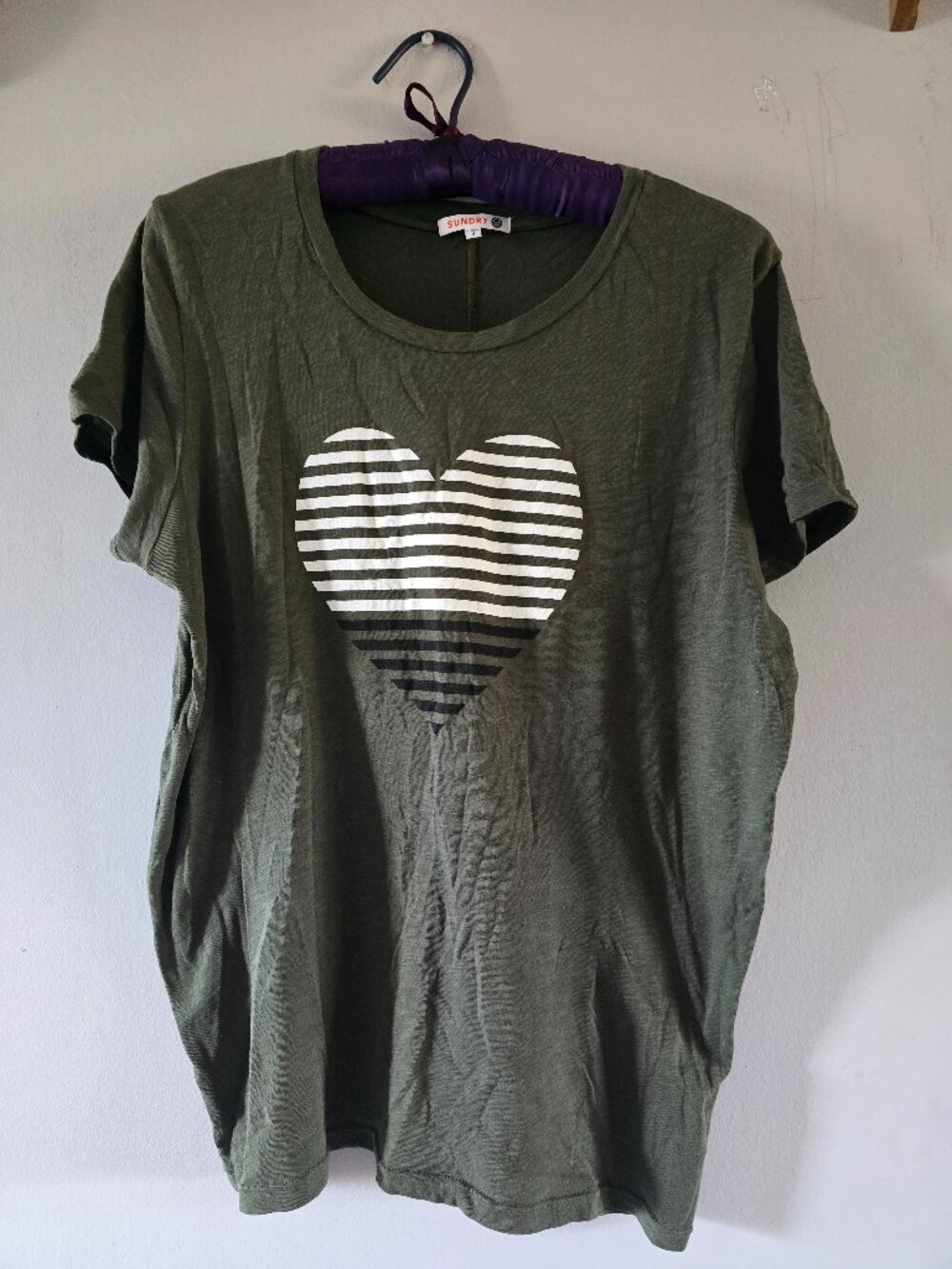 Sundry Heart T Shirt Size 3